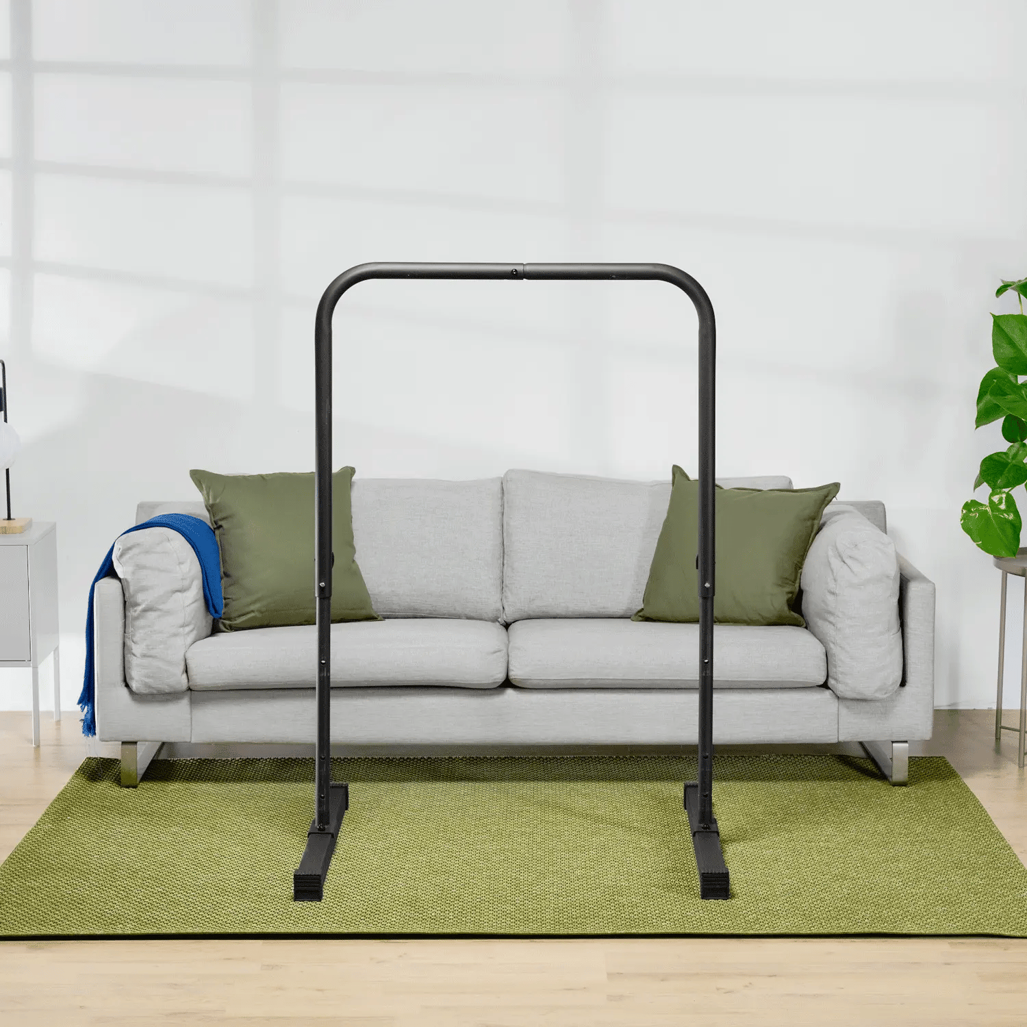 Portable calisthenics bar with 90° rotating feet for storage