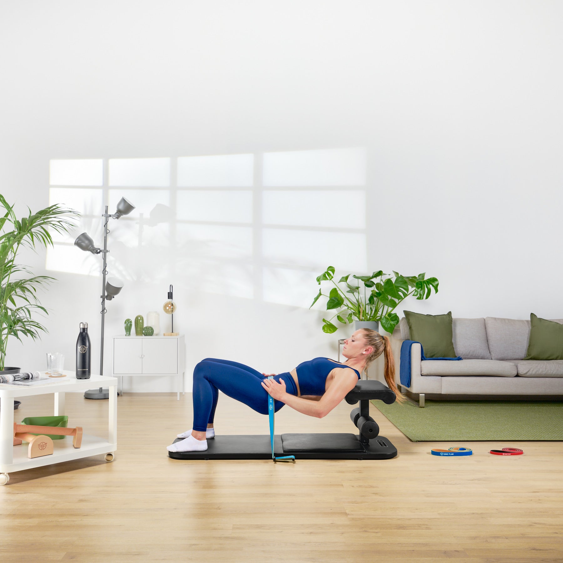 hip thrust on weight bench