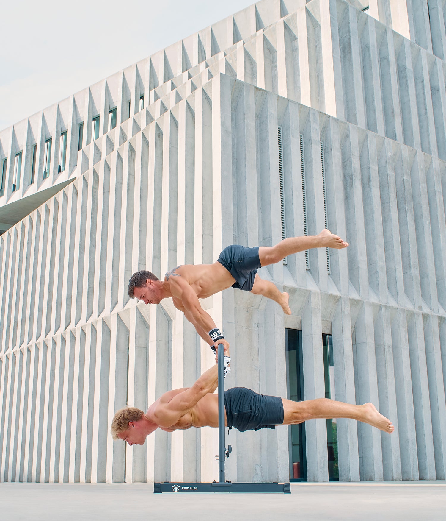 Calisthenics bar in reinforced steel with textured grip