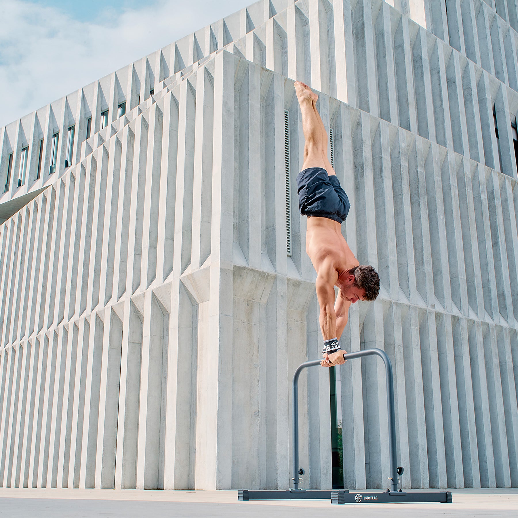 Calisthenics Bar + 3 Elastic Bands + Liquid Chalk