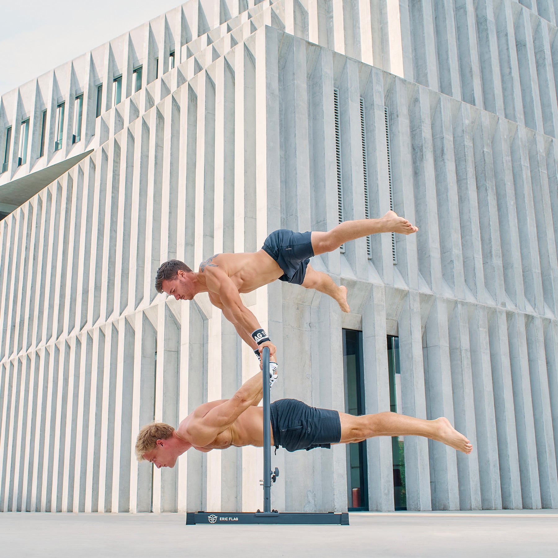 Calisthenics Bar + 3 Elastic Bands + Liquid Chalk