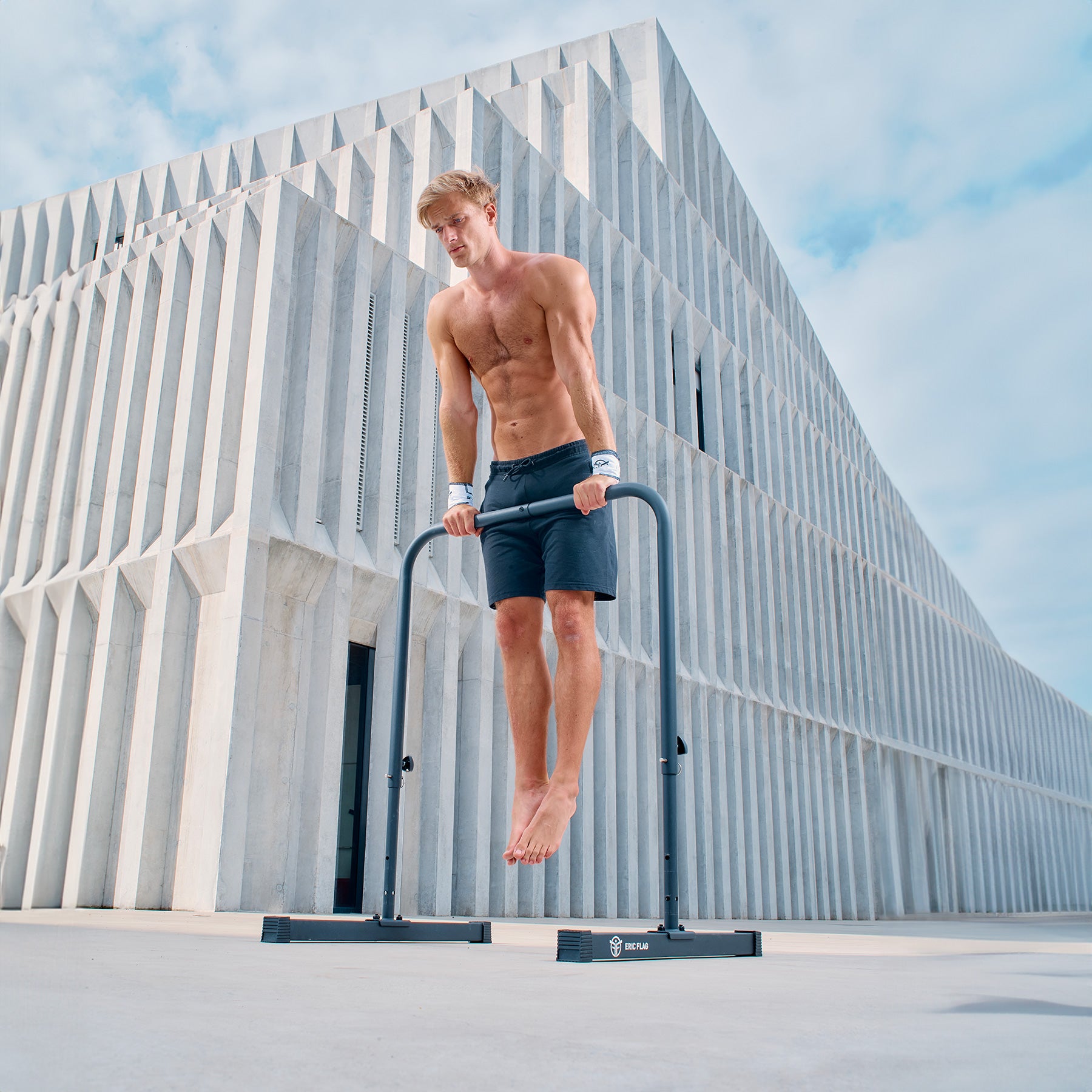 Calisthenics Bar + 3 Elastic Bands + Liquid Chalk