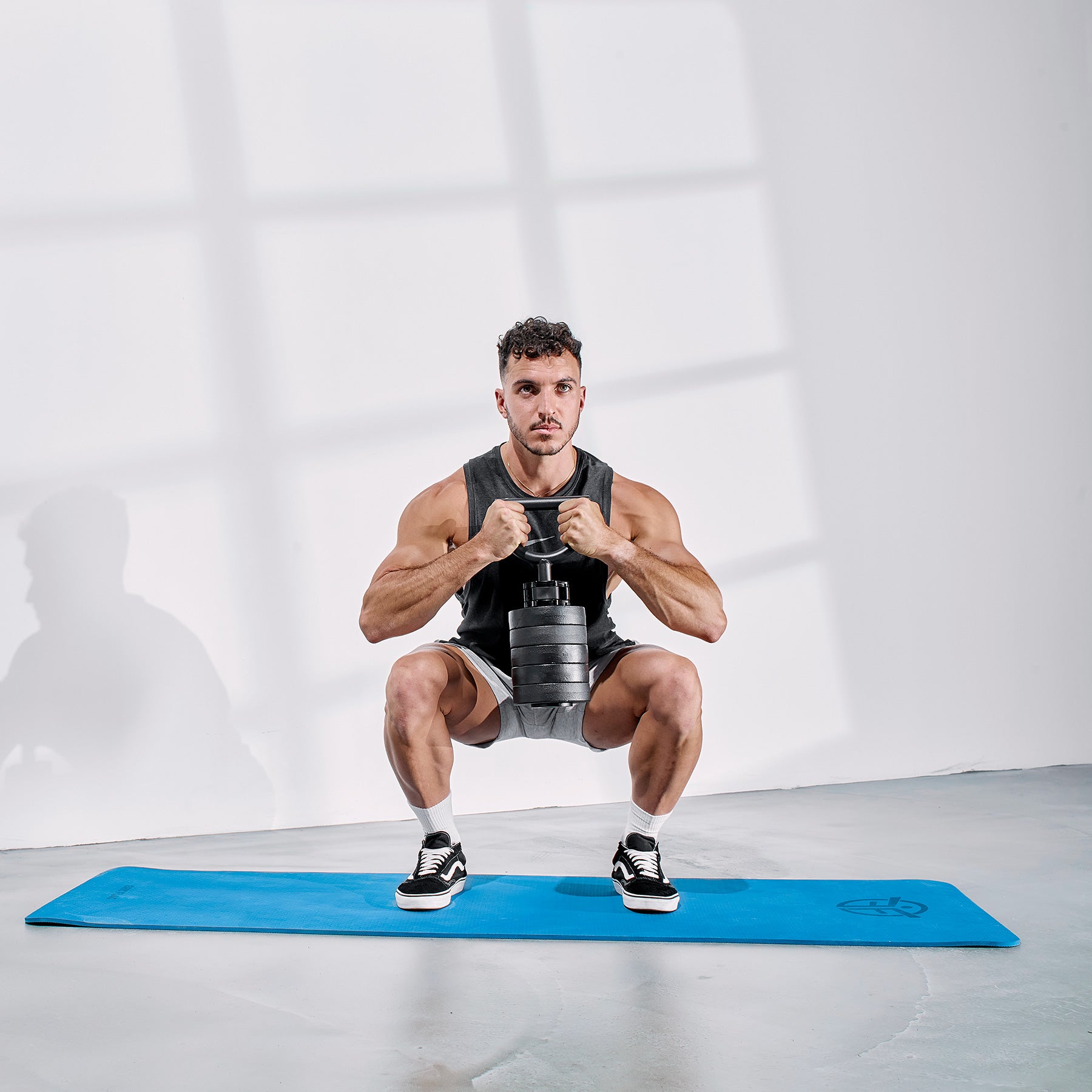 Esercizio per le gambe con kettlebell