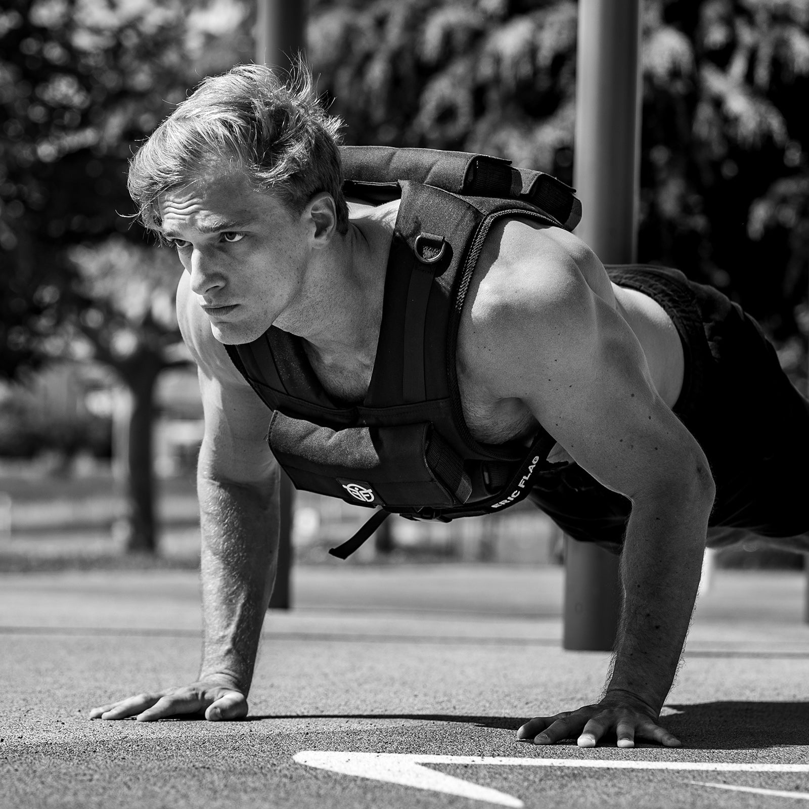 Liegestütze mit Gewichtsweste