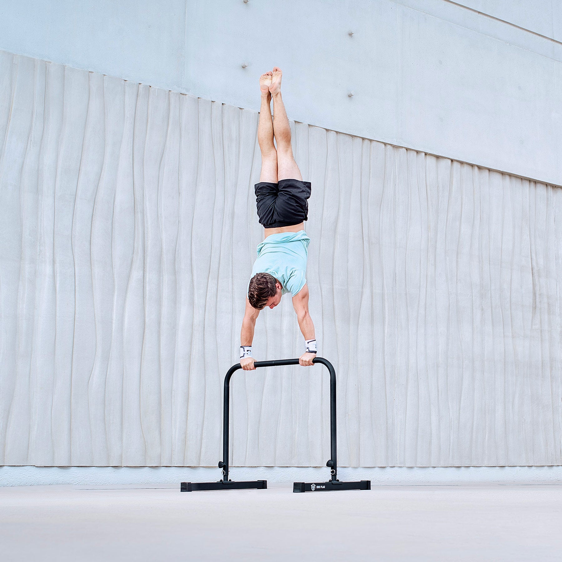 handstand on levitate bar