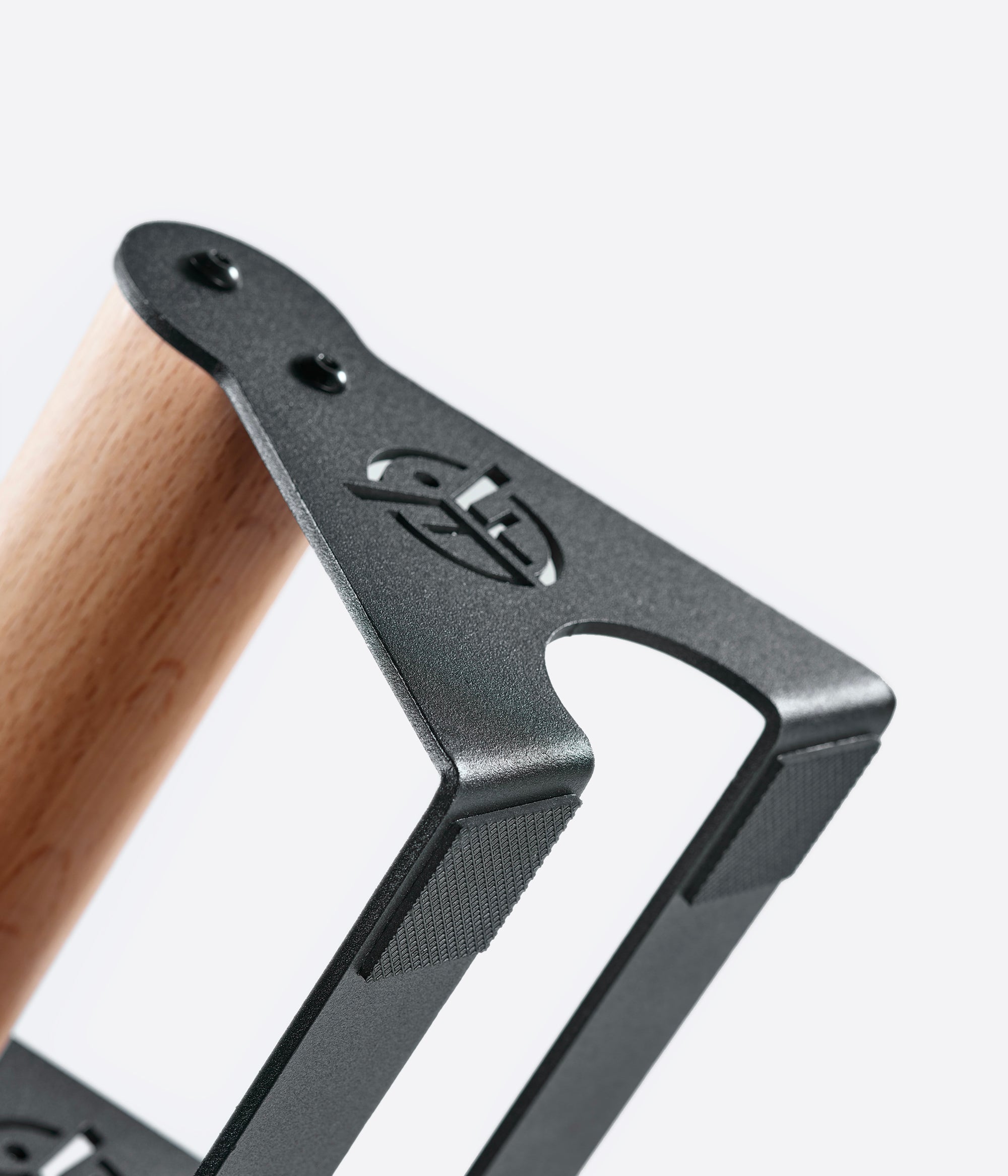 maniglie della pompa in acciaio e legno