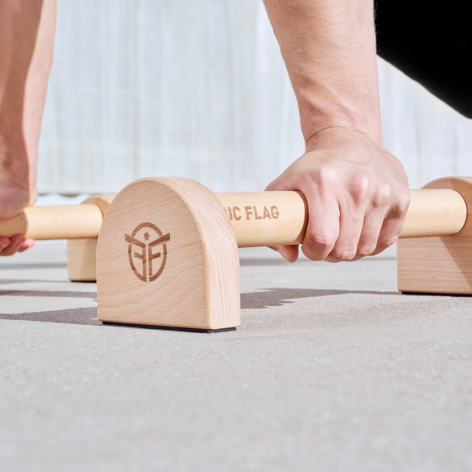 Eric Flag - Suelos de madera para Street Workout